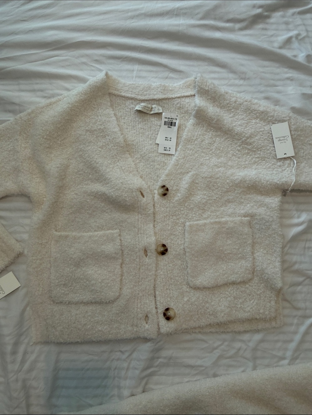 Abercrombie & Fitch Cream Knit Cardigan, Tank and Shorts Set - Picture 3 of 15